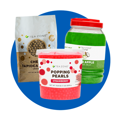 Insumos para bubble tea y bebidas tipo boba: perlas de tapioca, popping pearls sabor fresa y gelatina de coco sabor manzana verde de la marca Tea Zone. Ingredientes ideales para preparar bubble tea profesional, frappés, smoothies y bebidas asiáticas. Perfectos para negocios de té, cafeterías y barras de bebidas en México. Productos de calidad importada listos para usar. ¡Compra perlas y toppings para boba tea al mayoreo con envío a todo México!