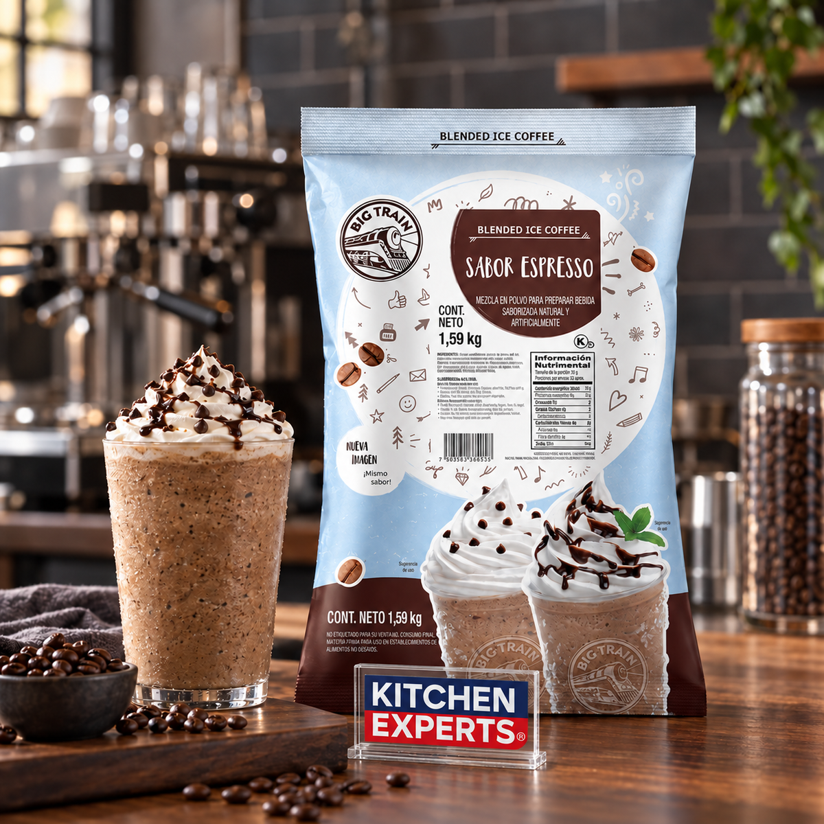 Base Big Train Espresso Bolsa 1.59 kg con bebida preparada y letrero Kitchen Experts integrado en la escena