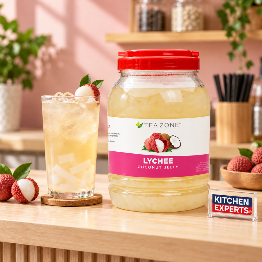 Jellys Lychee Tea Zone Bote 4 Kilogramos en escena con letrero Kitchen Experts
