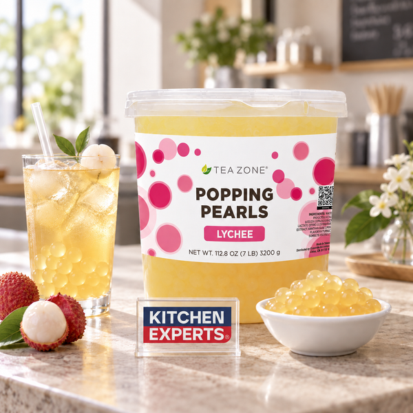 Popping Pearls Lichee Tea Zone Bote 3200 Gramos | Perlitas Explosivas | Popping Boba en escena con letrero central Kitchen Experts
