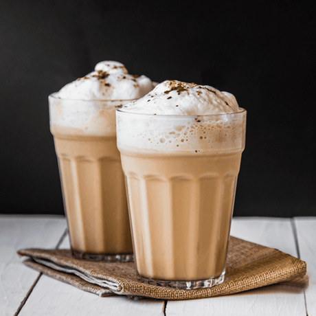 Disfruta del irresistible sabor del café con vainilla y caramelo, una bebida cremosa, reconfortante y perfecta para cualquier momento del día.