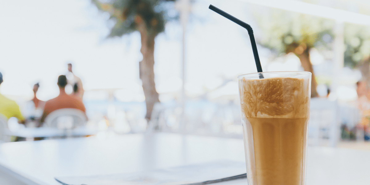 Cold Brew con vainilla sin azúcar servido con hielo: la opción perfecta y refrescante para cafeterías que buscan un toque saludable y delicioso en su menú.
