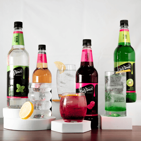 Flavour Hard Seltzers con jarabes DaVinci Gourmet – bebidas refrescantes con vodka, agua mineral y sabores como kiwi, frambuesa, menta y lychee. Receta fácil, ideal para cocteles personalizados. ¡Sorprende a todos con esta tendencia de mixología!