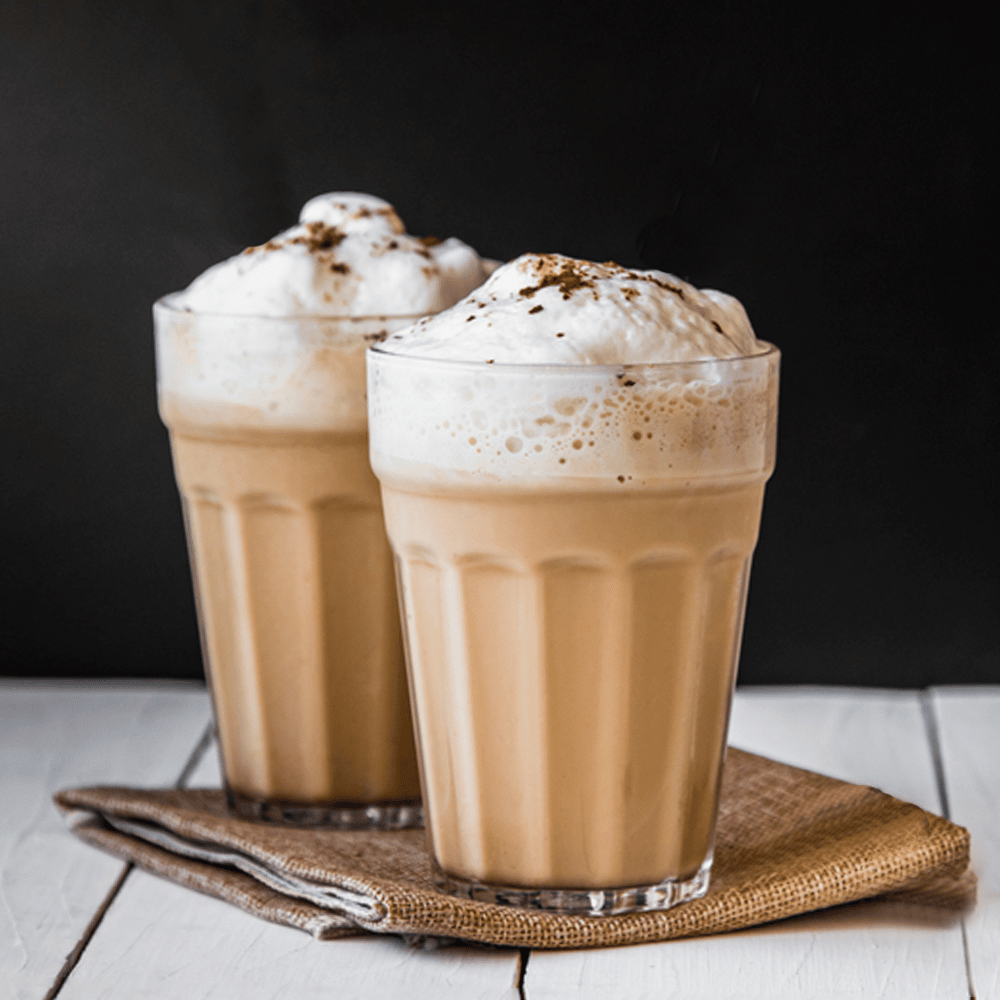 Disfruta del irresistible sabor del café con vainilla y caramelo, una bebida cremosa, reconfortante y perfecta para cualquier momento del día.