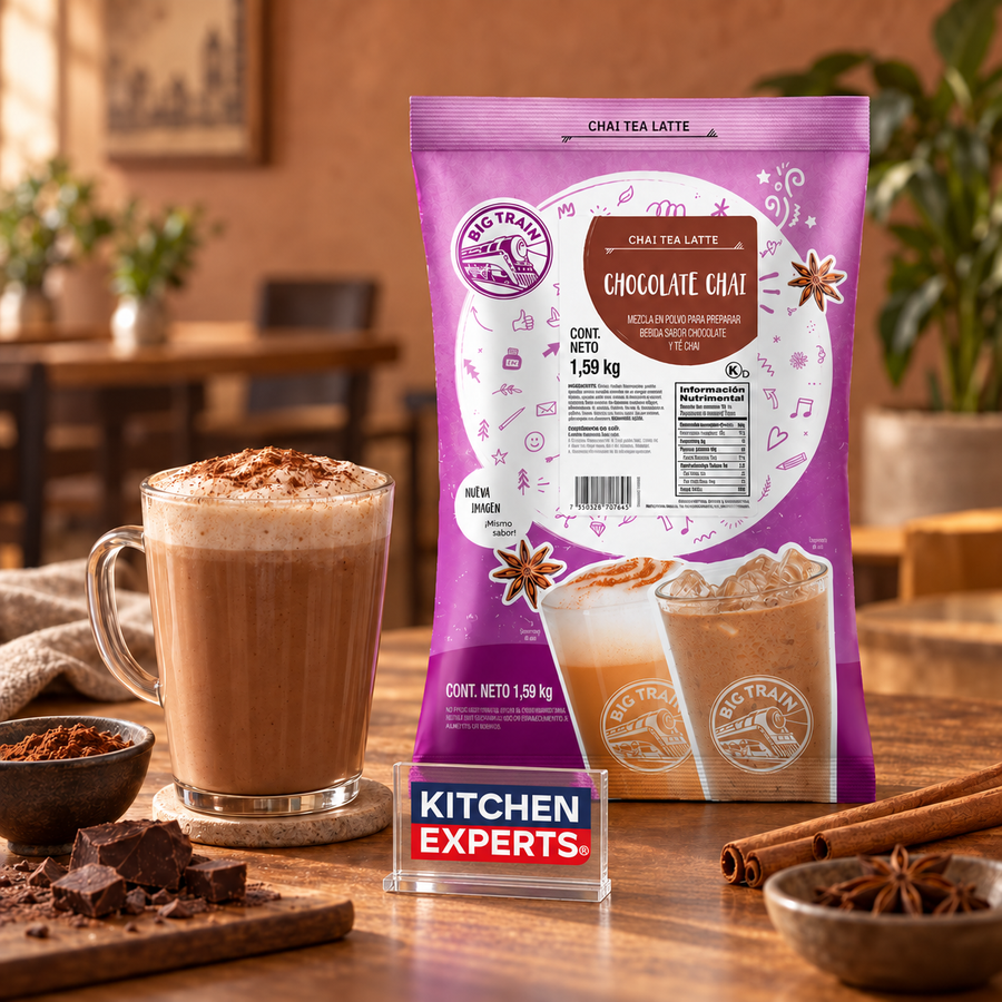 Base Big Train Chocolate Chai 1590 Gramos en escena con letrero central Kitchen Experts