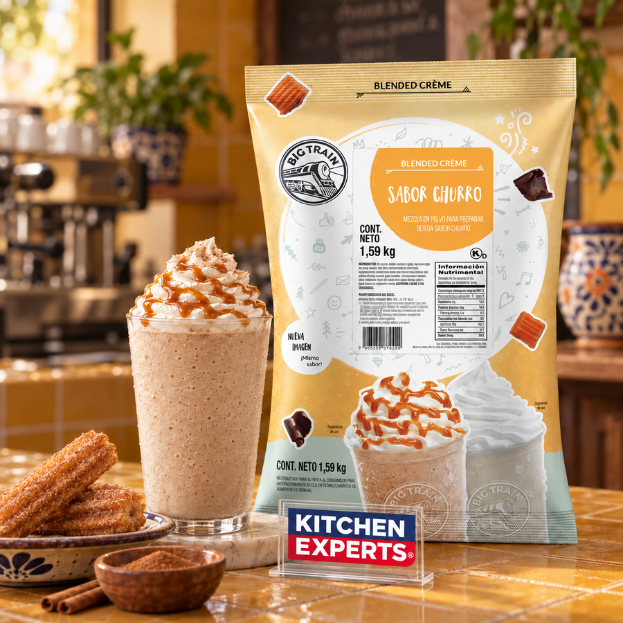 Base Big Train Churro Flavor 1.59 kg con bebida preparada y letrero Kitchen Experts integrado en la escena