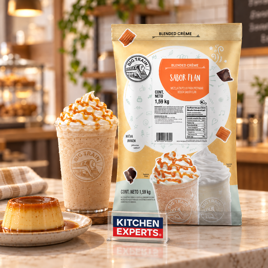 Base Big Train Flan Flavor Bolsa 1590 Gramos con bebida preparada y letrero Kitchen Experts integrado en la escena