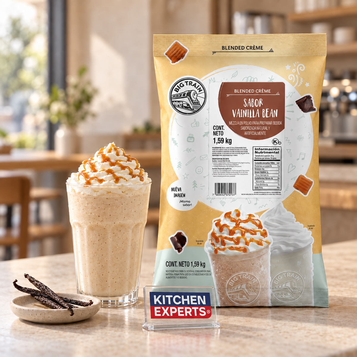 Base Big Train Vainilla Bean 1.59 kg con bebida preparada y letrero Kitchen Experts integrado en la escena