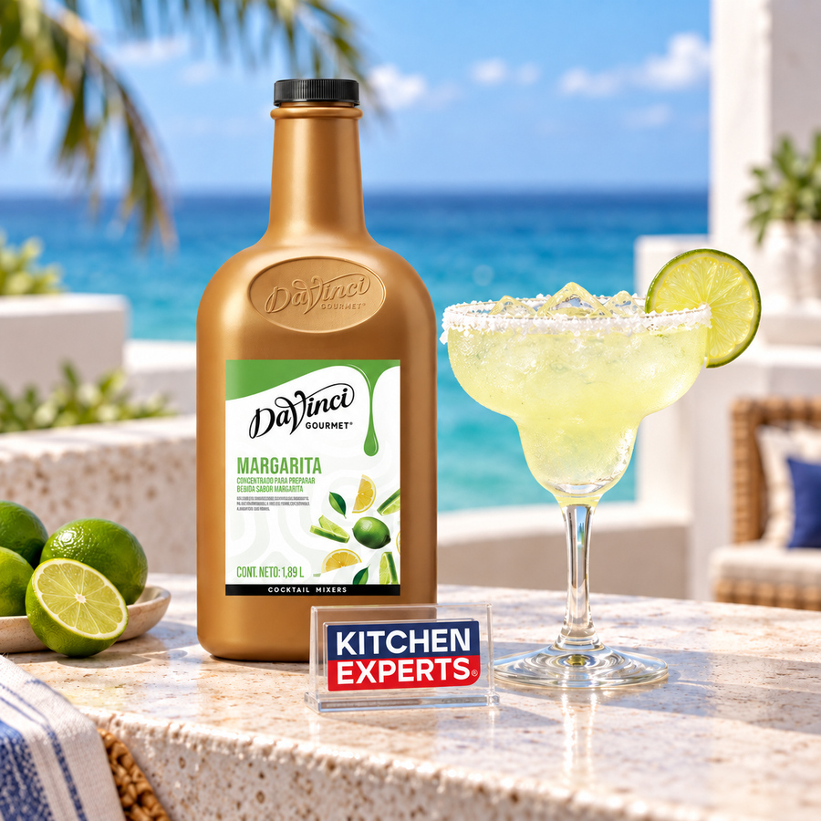 Escena promocional Concentrado Cocktail Mixers Margarita | 1.89 Litros con letrero KEX