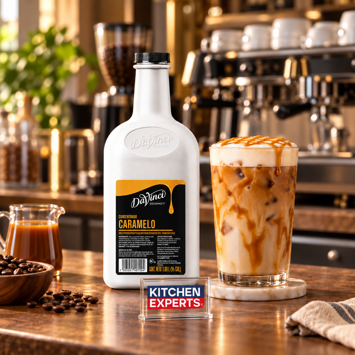 Escena promocional Concentrado de Café DaVinci Sabor Caramelo | 1.89 Litros con letrero KEX