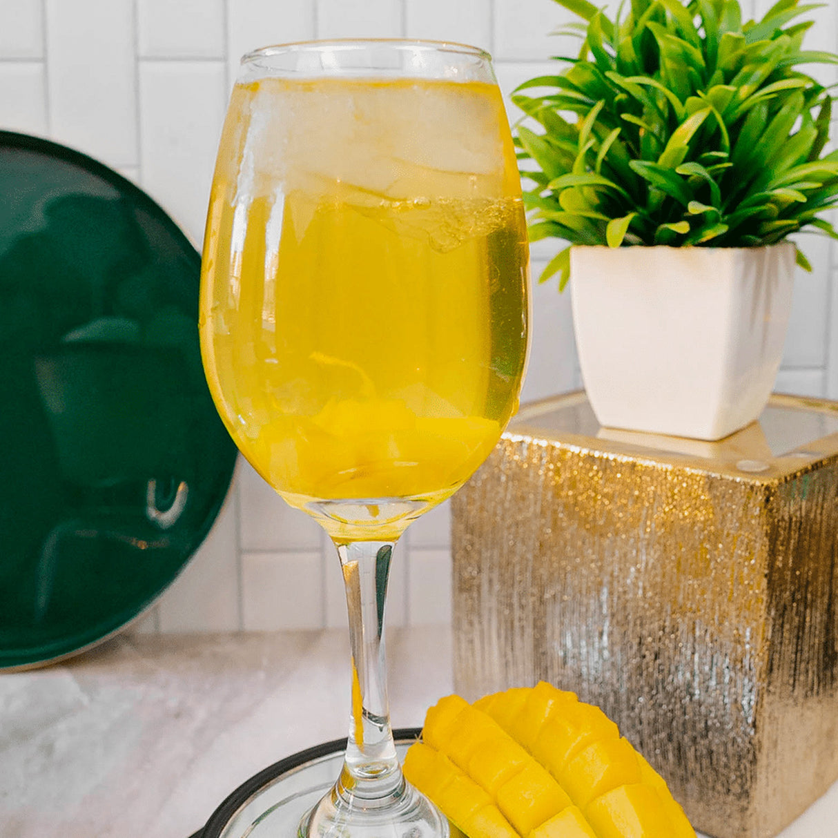 Concentrado Mango Tea Zone Botella 1.9 Litros - en uso en barra de cafetería