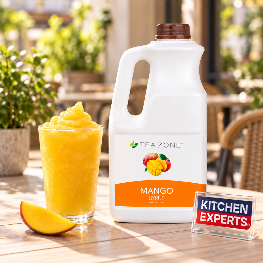 Concentrado Mango Tea Zone Botella 1.9 Litros con bebida preparada y letrero Kitchen Experts integrado en la escena