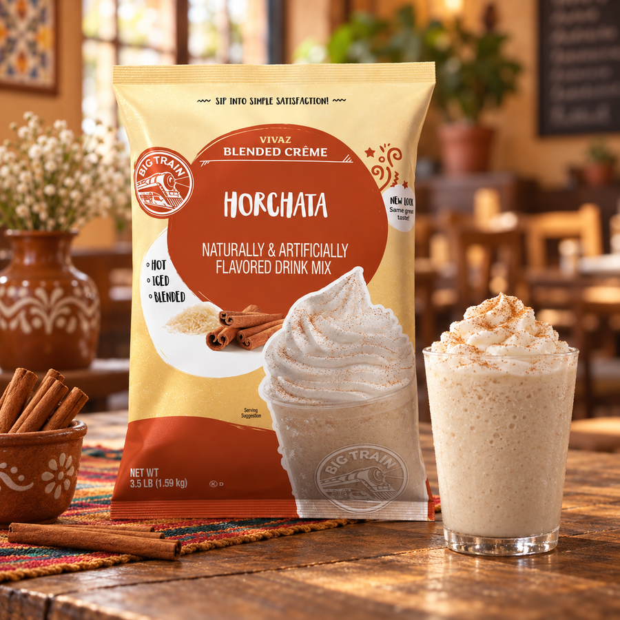 Base Big Train Horchata Bolsa 1590 Gramos junto a bebida preparada en cafetería