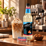 Escena promocional Jarabe DaVinci Almendra Botella 1 Litro con letrero KEX
