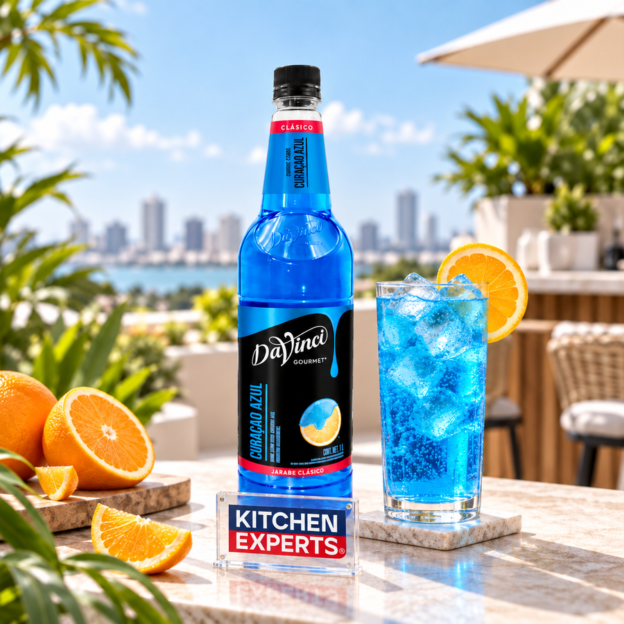Escena promocional Jarabe DaVinci Blue Curacao Botella 1 Litro con letrero KEX