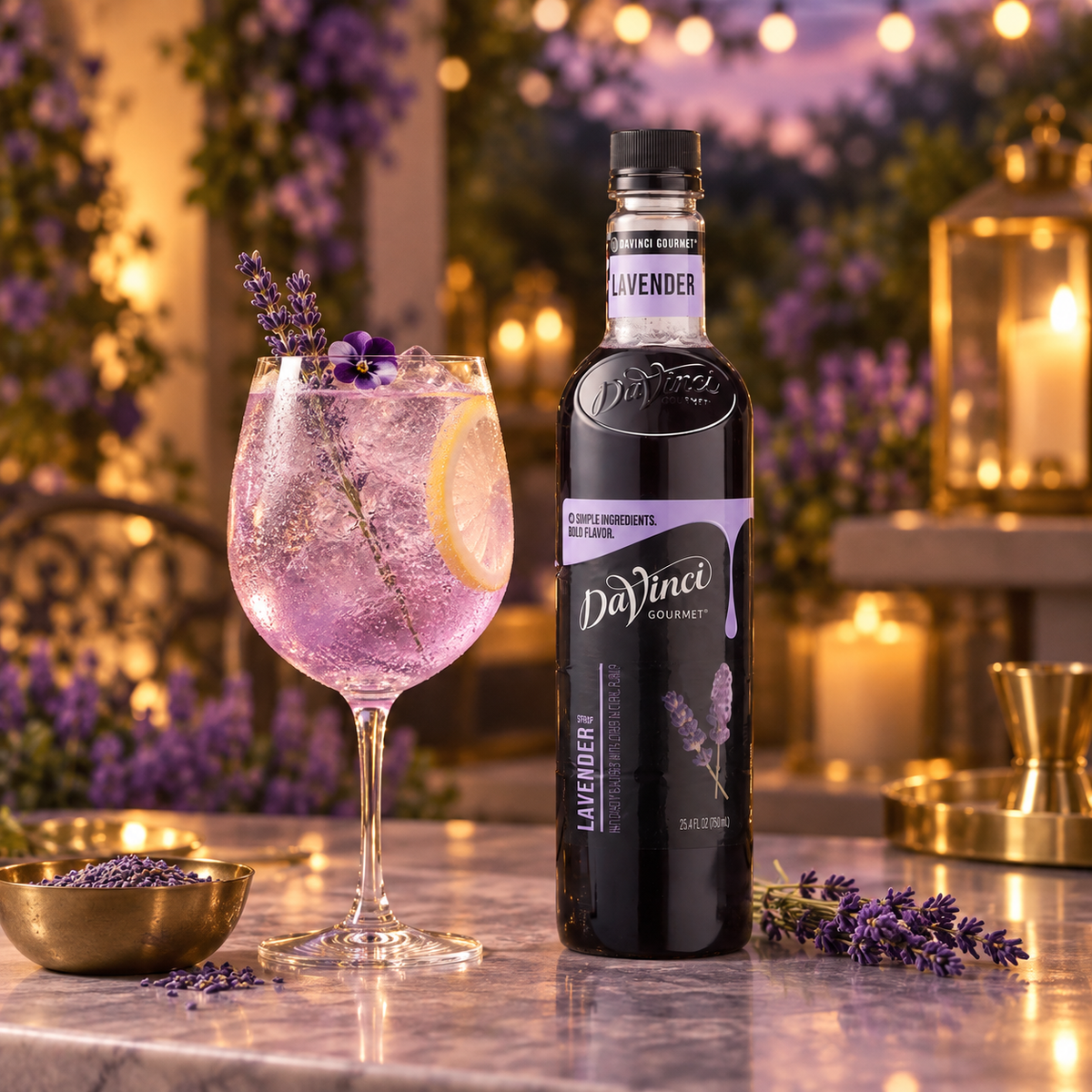 Jarabe DaVinci Mixología Lavanda Botella 750 ml en bebida preparada, imagen de ambiente KEX