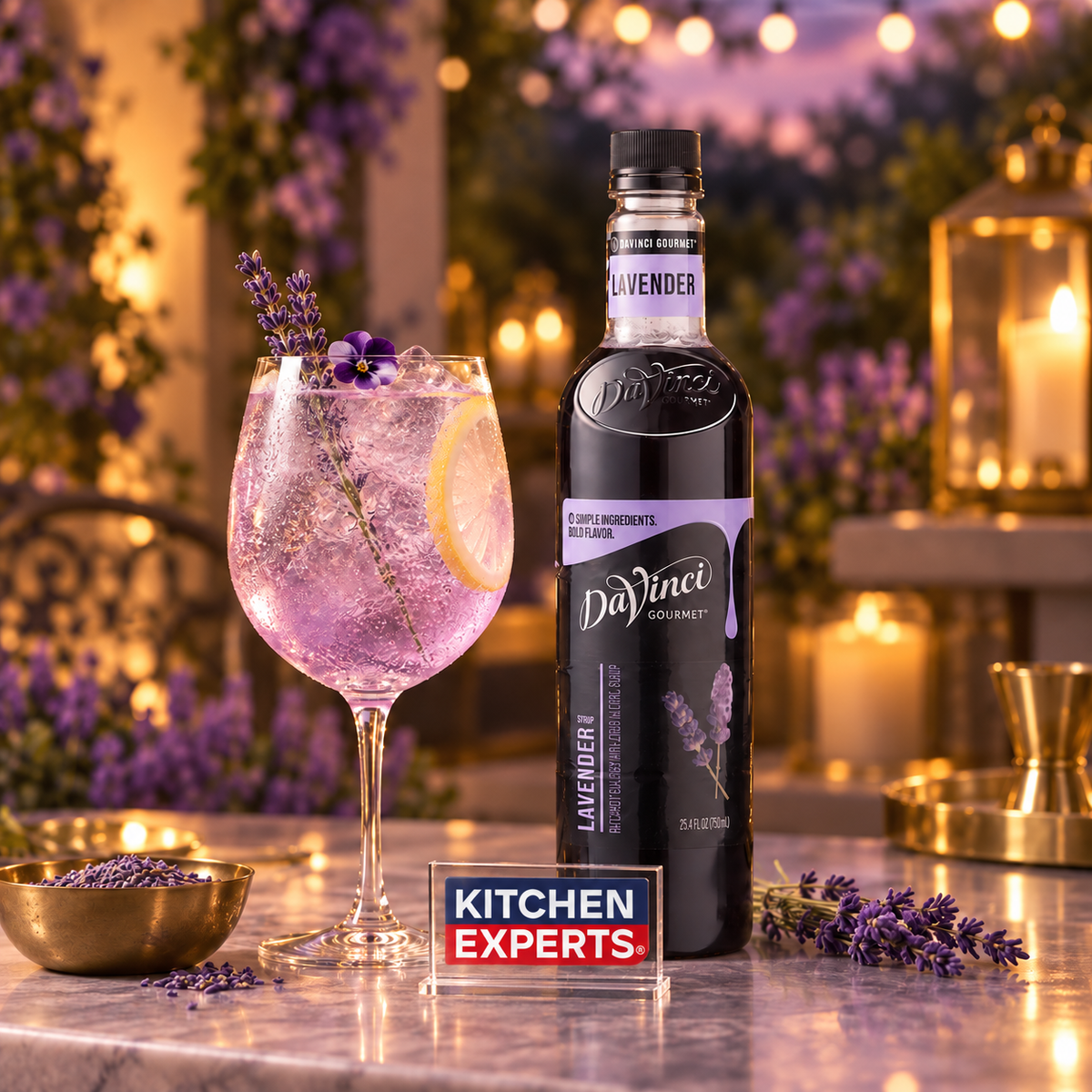 Jarabe DaVinci Mixología Lavanda Botella 750 ml en escena con letrero KEX
