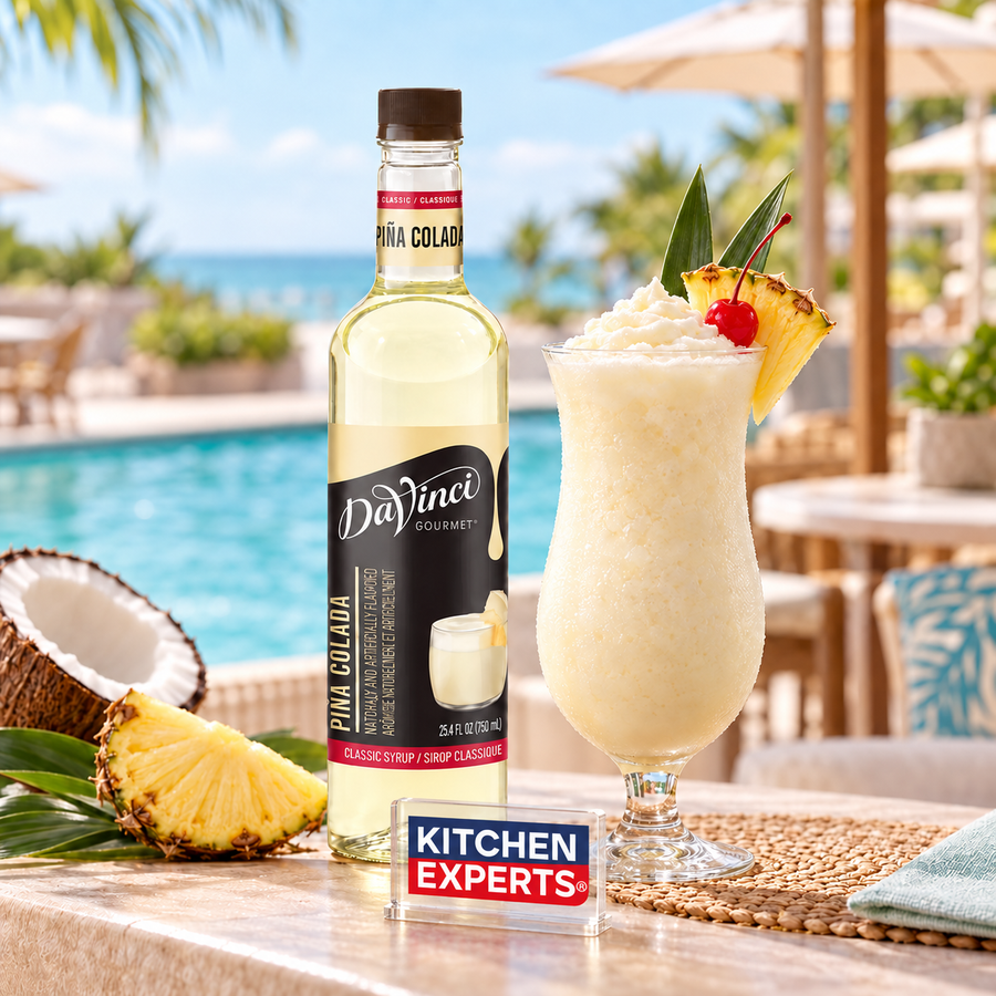 Jarabe DaVinci Piña Colada Botella 750 ml en escena de cafetería con letrero KEX al centro
