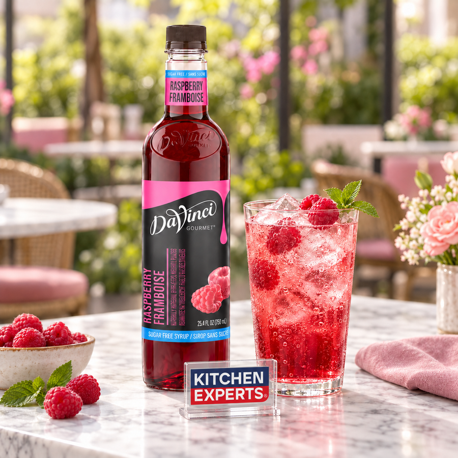 Jarabe DaVinci Sugar Free Sabor Frambuesa Botella 750 ml en escena de cafetería con letrero KEX al centro