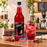 Jarabe Fruit Innovation DaVinci Arándano Botella 1 Litro en bebida preparada con letrero Kitchen Experts integrado