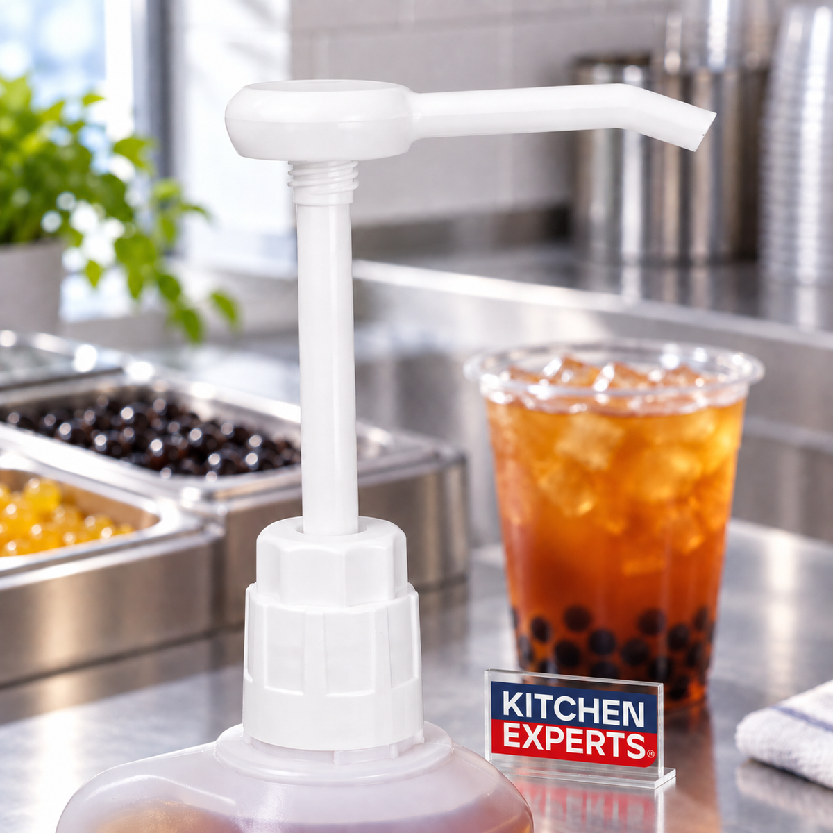 Pump Dispensador 1.8 L Tea Zone | Dosificador Profesional en escena con letrero central Kitchen Experts