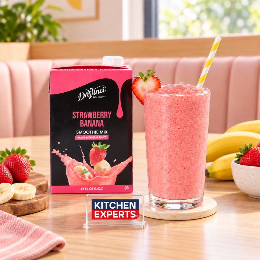 Smoothie Mix DaVinci Gourmet Strawberry Banana 1.42 L en escena de cafetería con letrero KEX al centro