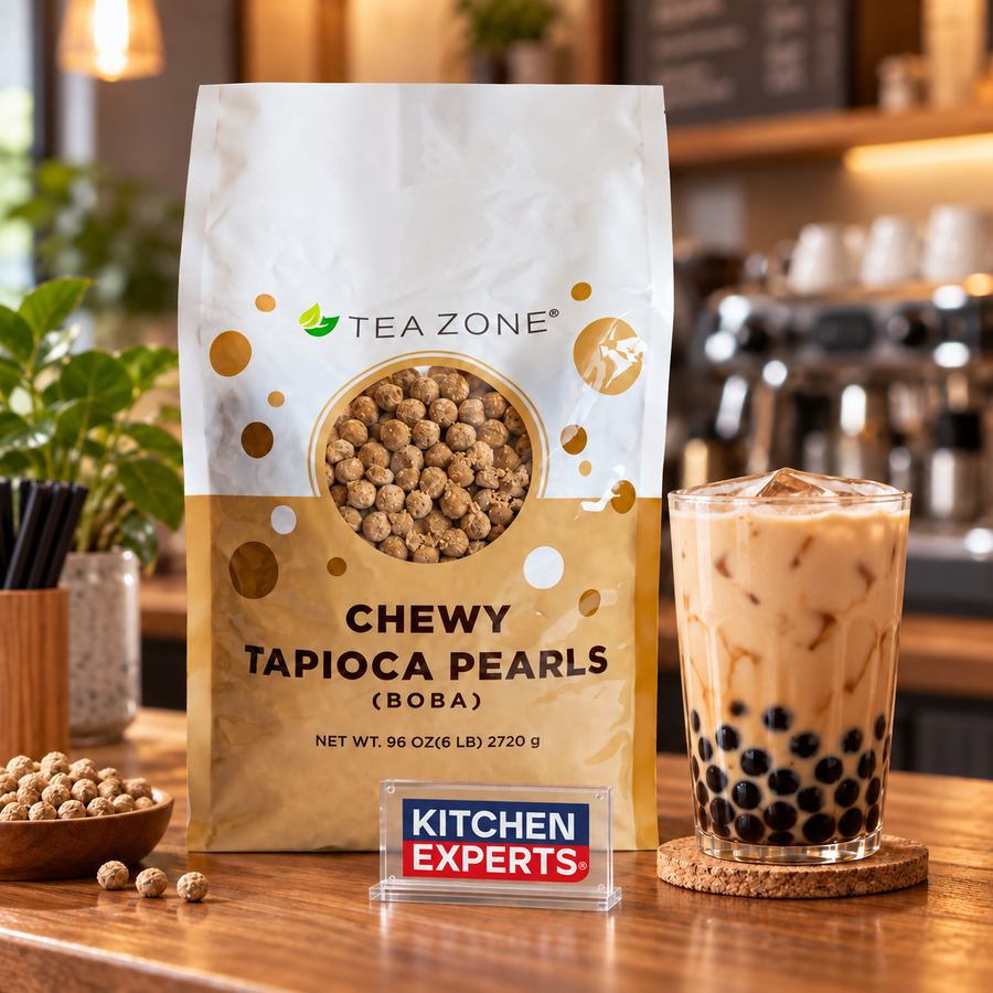Tea Zone Tapioca Negra 2720g - Perlas Suaves para Bebidas en escena con letrero central Kitchen Experts